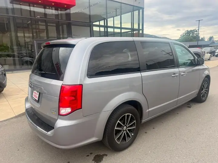 Dodge Grand Caravan 2018 photo 5