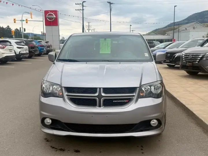 Dodge Grand Caravan 2018 photo 2