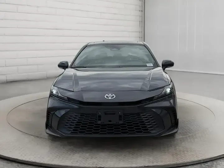 Toyota Camry 2025 photo 2