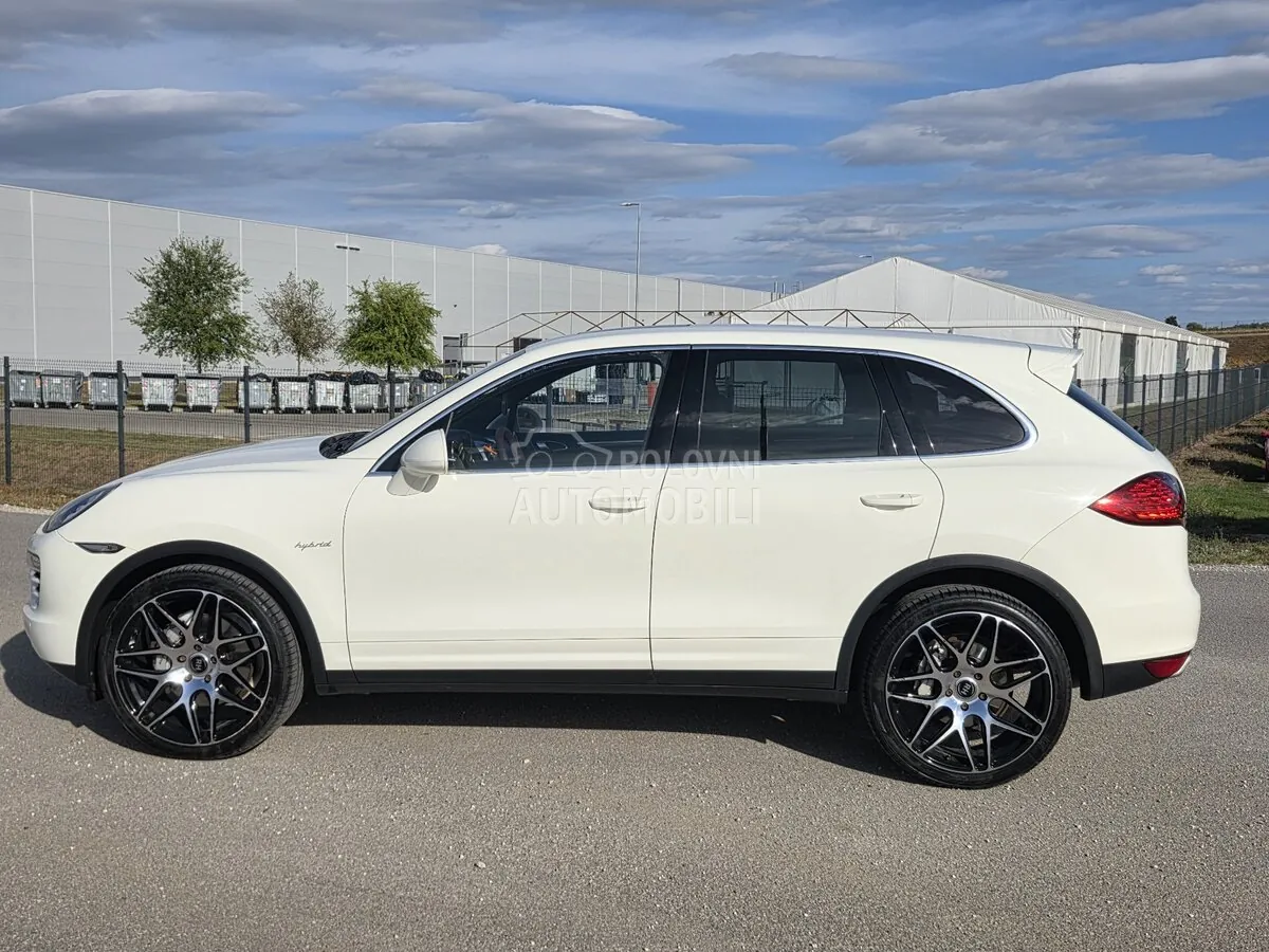 Porsche Cayenne 2010 photo 3
