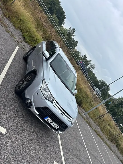 Mitsubishi Outlander 2015 photo 2