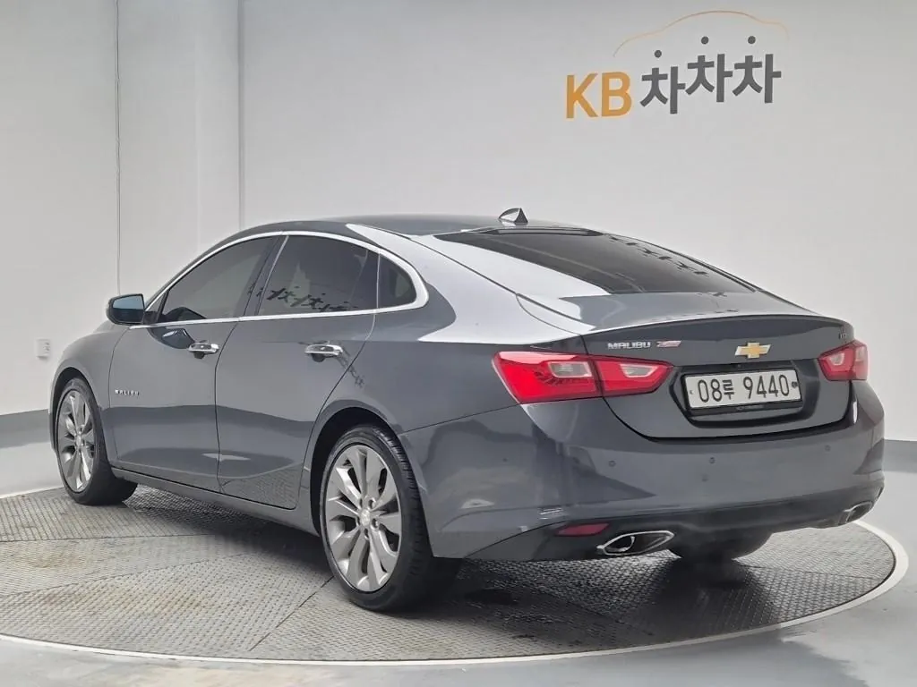 Chevrolet Malibu 2017 photo 2