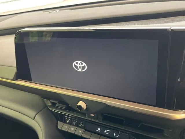 Toyota Crown Sport Z 2024 photo 3