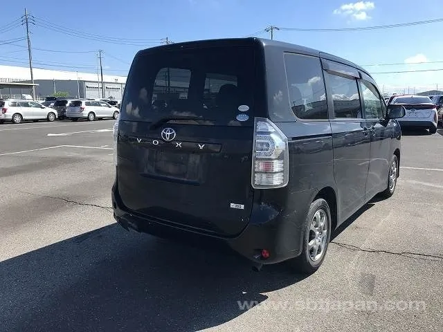 Toyota Voxy X L Edition 2011 photo 4