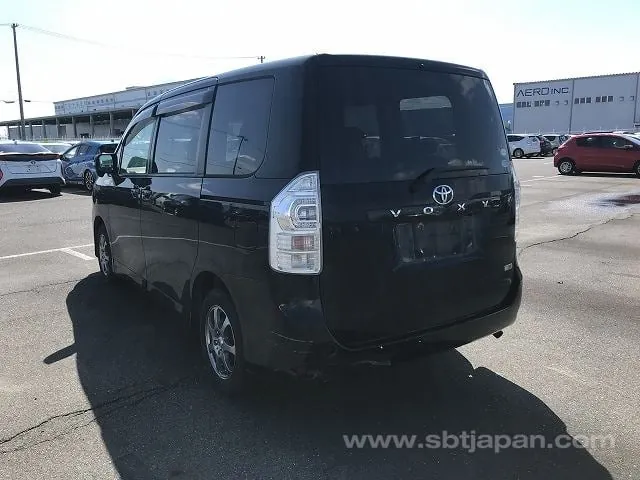 Toyota Voxy X L Edition 2011 photo 3