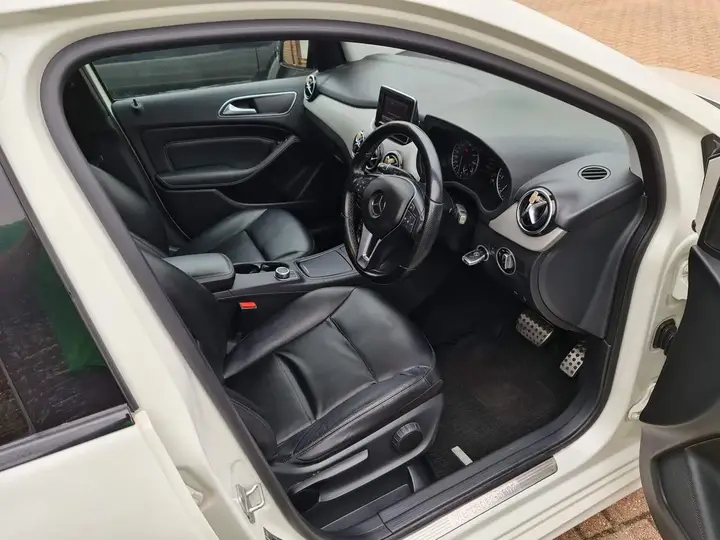 Mercedes-Benz B-Class 2012 photo 4