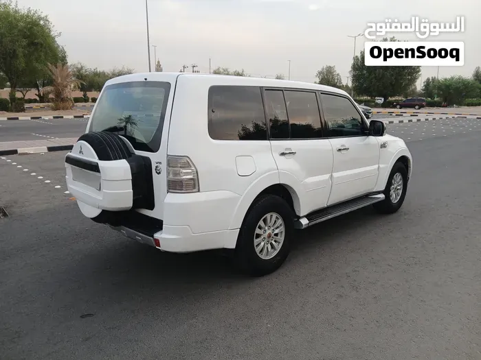 Mitsubishi Pajero 2014 photo 2
