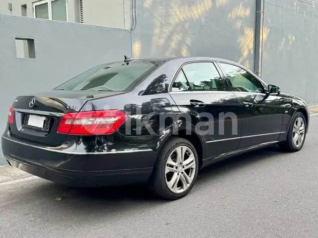 Mercedes-Benz E200 2011 photo 2