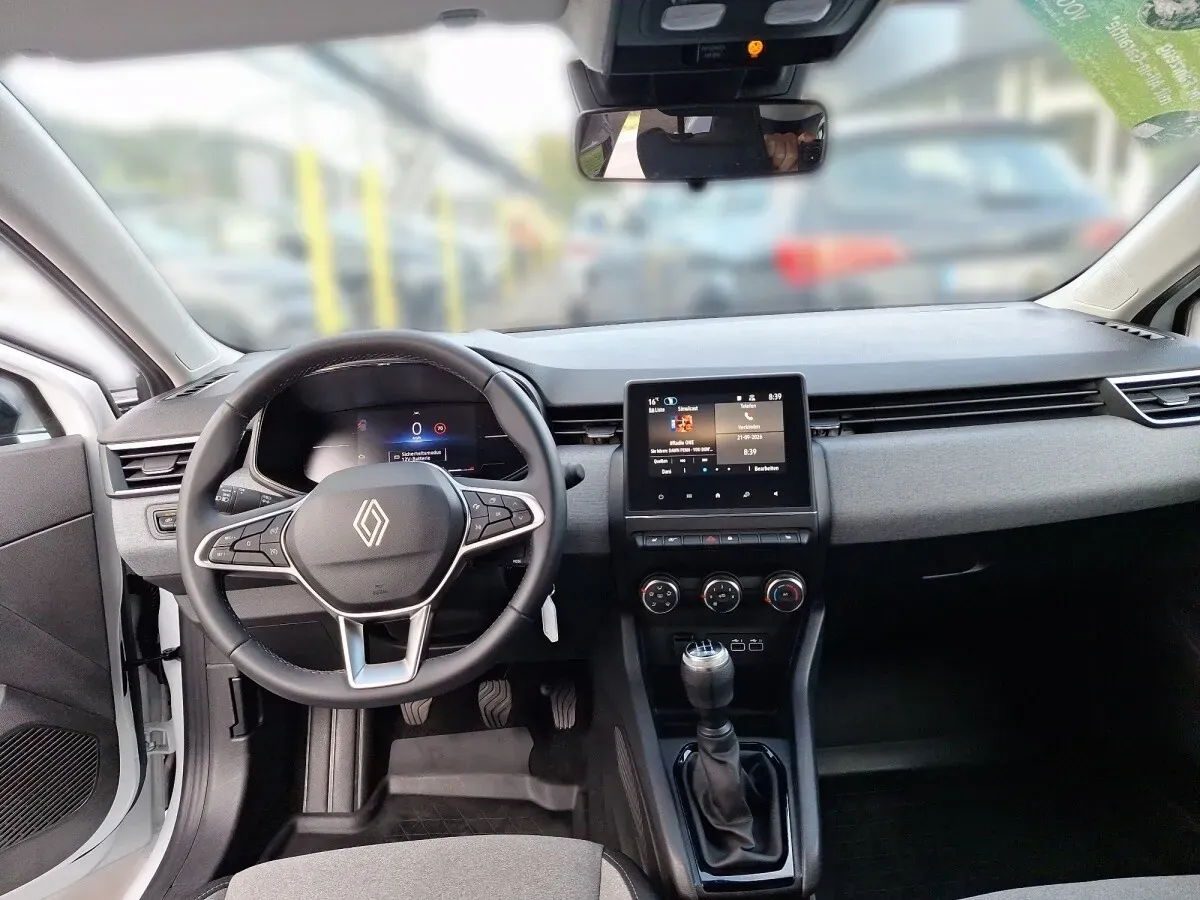 Renault Clio 2024 photo 2