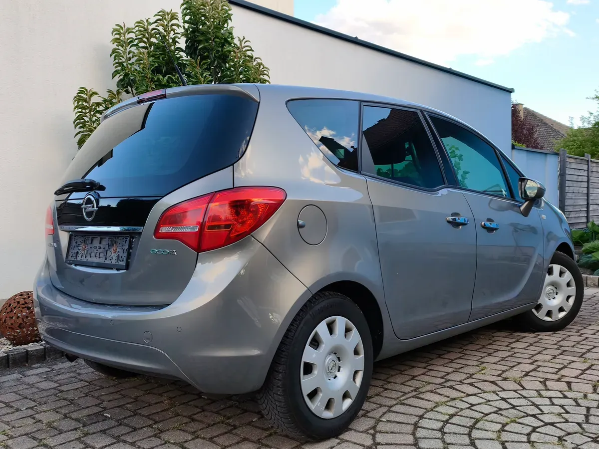 Opel Meriva 2013 photo 2