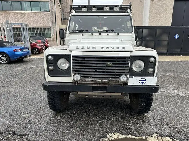 Land Rover Defender 2008 photo 2