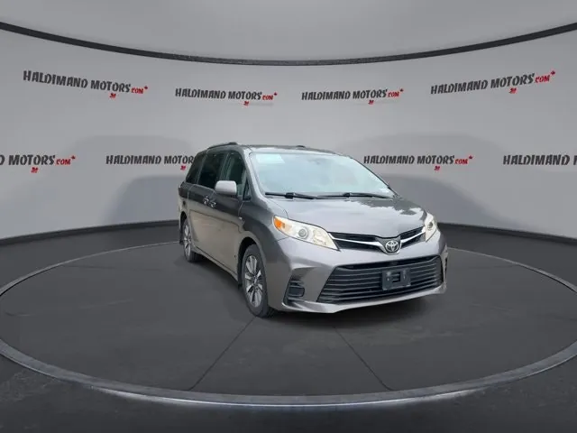 Toyota Sienna 2018 photo 3
