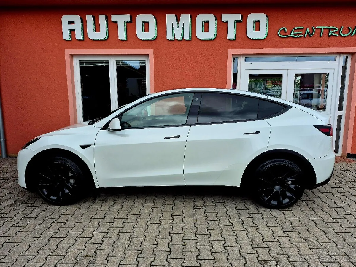 Tesla Model Y 2023 photo 2