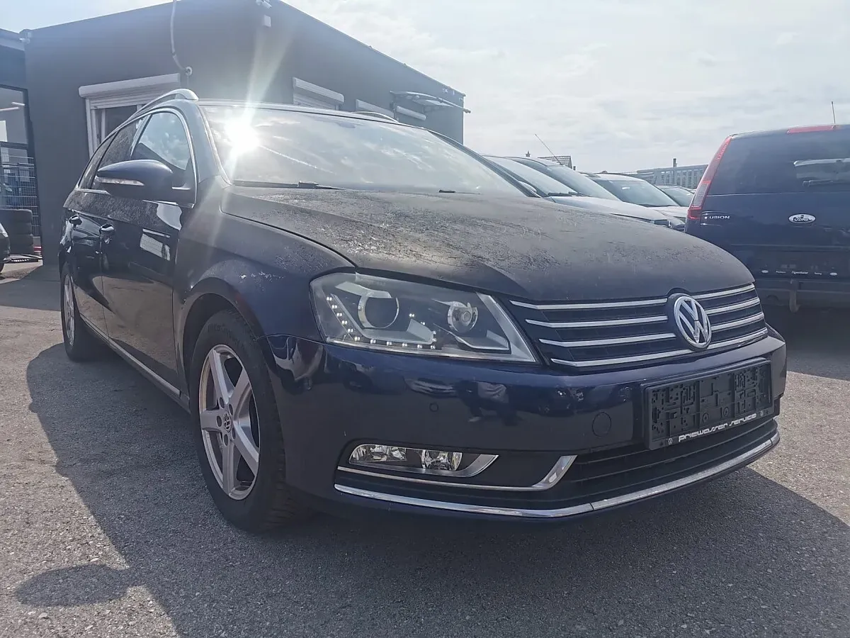 Volkswagen Passat 2012 photo 2