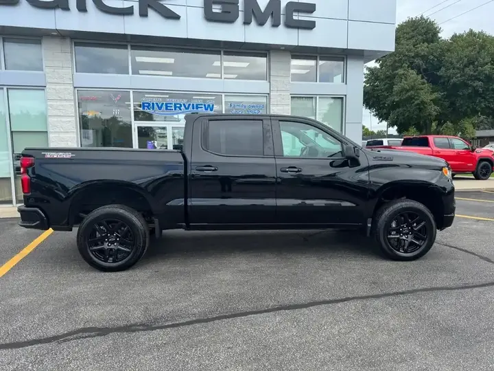 Chevrolet Silverado 1500 2025 photo 3