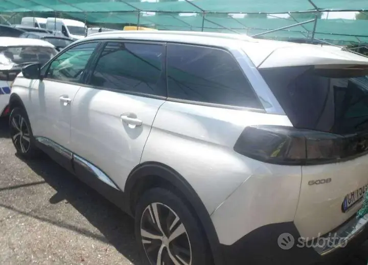 Peugeot 5008 2022 photo 4