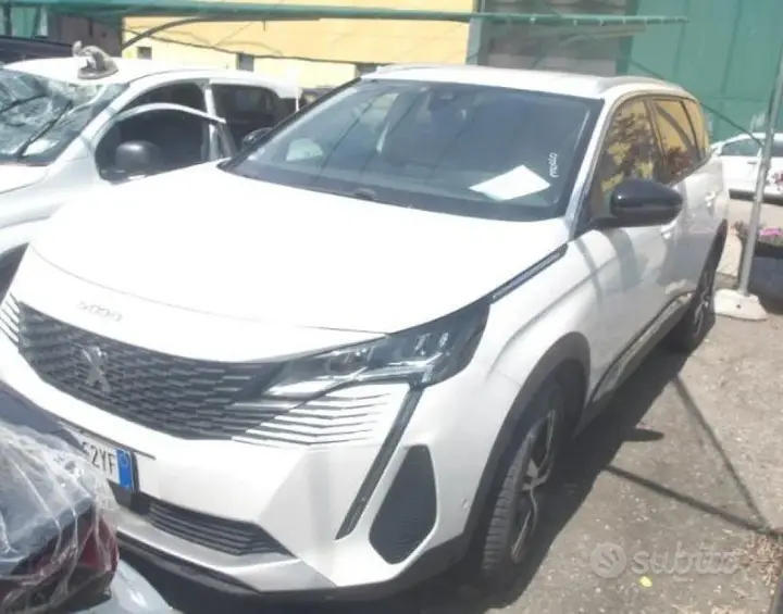 Peugeot 5008 2022 photo 3