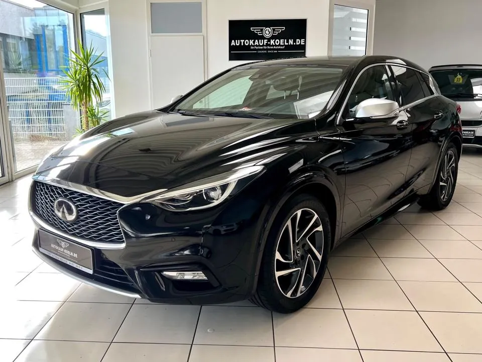 Infiniti Q30
