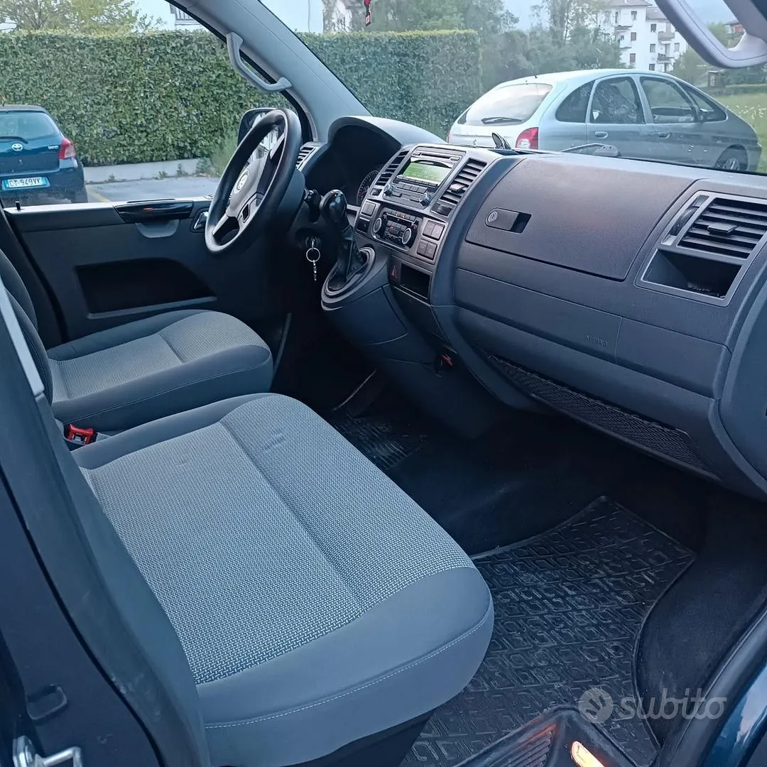Volkswagen Caravelle 2012 photo 4