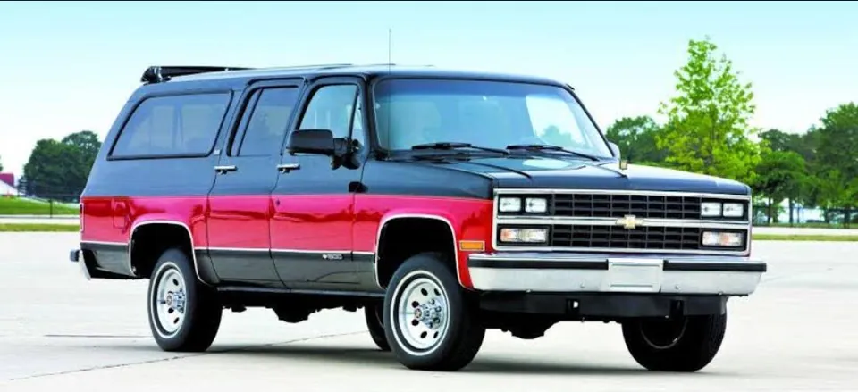 Chevrolet Suburban 1990 photo 2