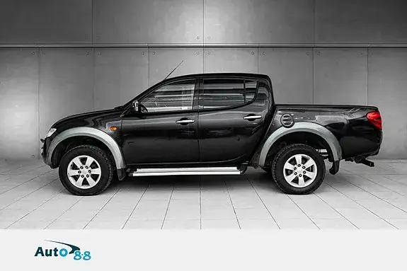 Mitsubishi L200 2010 photo 2