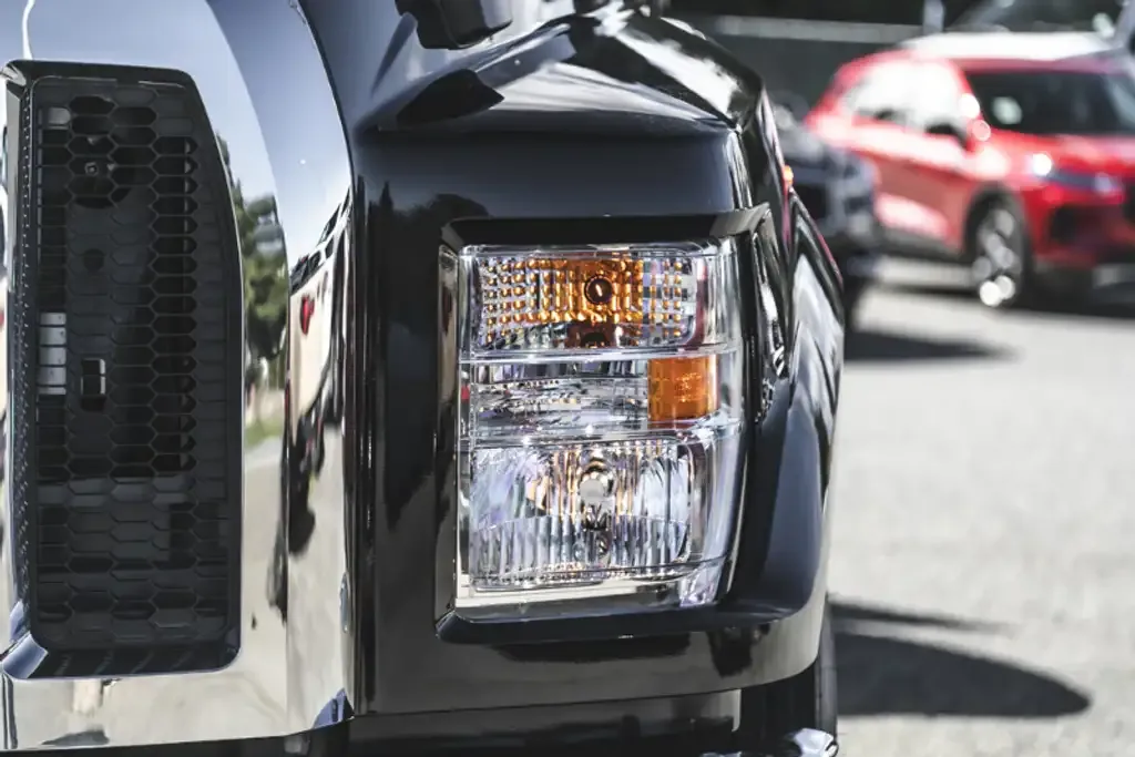 Ford F-750 Super Duty 2027 photo 3