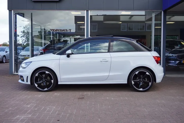 Audi A1 2015 photo 2