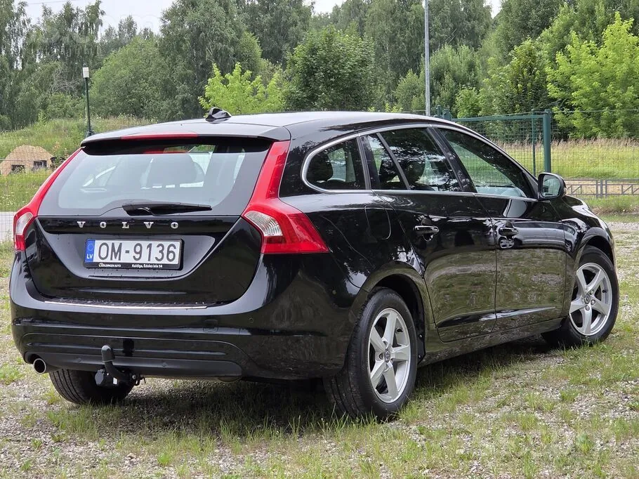 Volvo V60 2016 photo 2