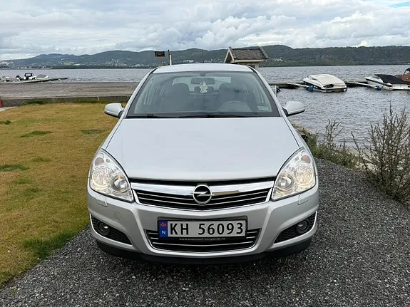 Opel Astra 2008 photo 2