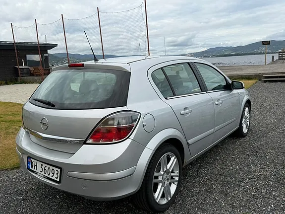 Opel Astra 2008 photo 4