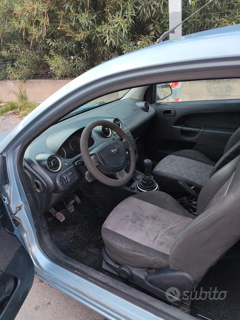 Ford Fiesta 2005 photo 5