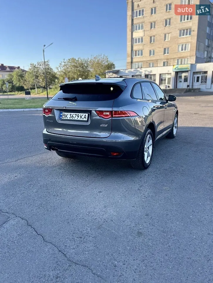 Jaguar F-Pace 2017 photo 2