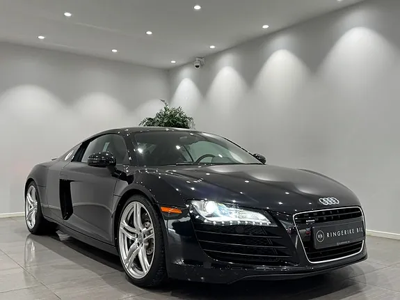 Audi R8 2011 photo 2