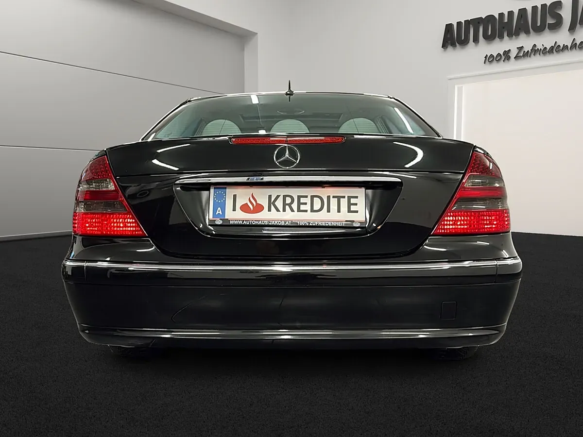 Mercedes-Benz E-Class 2004 photo 3