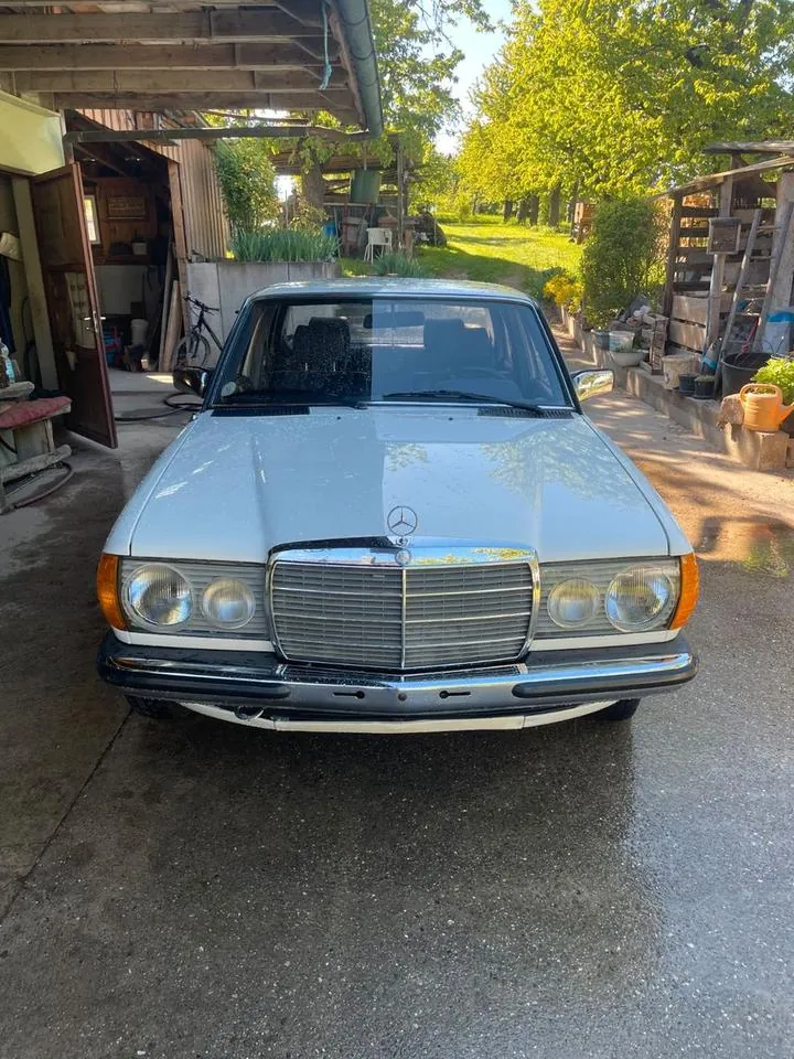 Mercedes-Benz 200D