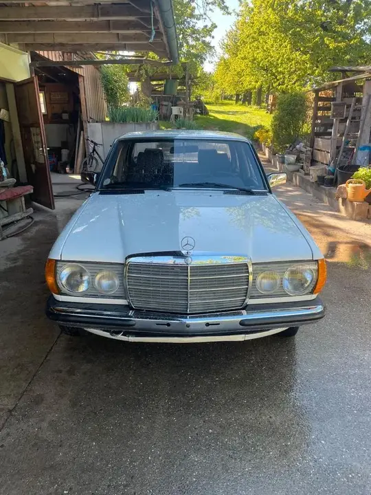 Mercedes-Benz 200D