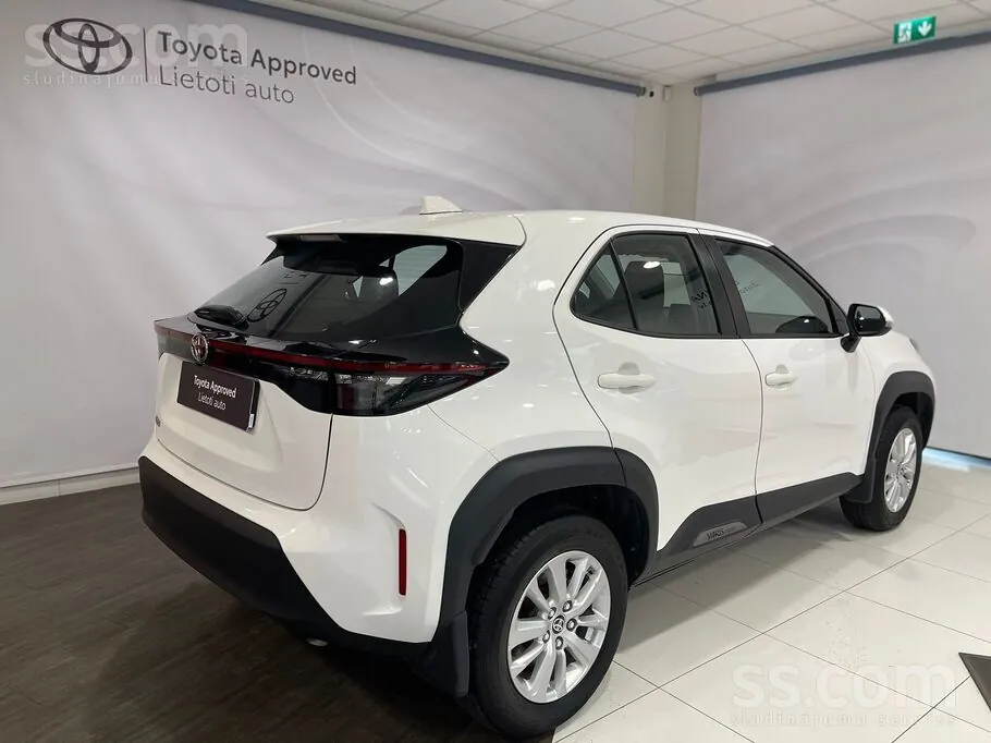 Toyota Yaris 2023 photo 2