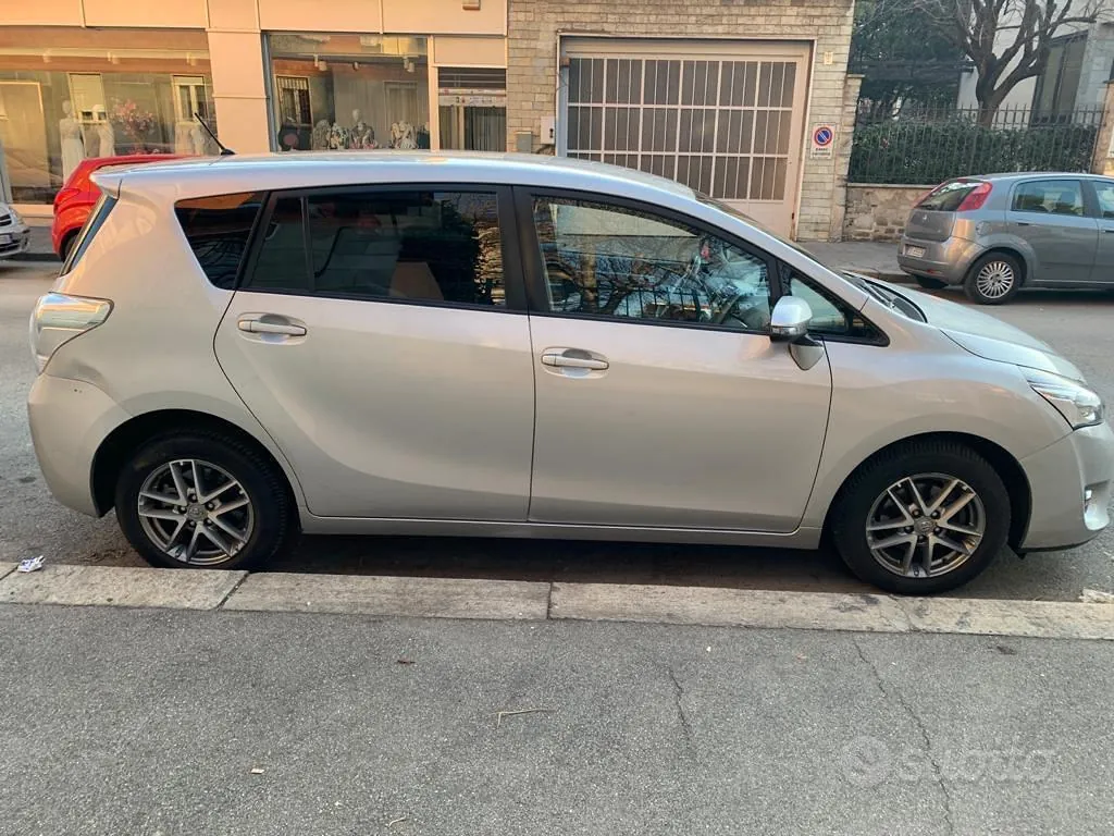Toyota Verso 2015 photo 4