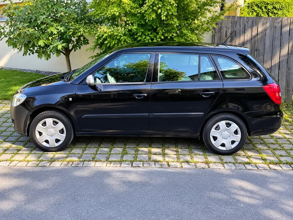 Skoda Fabia 2009 photo 3
