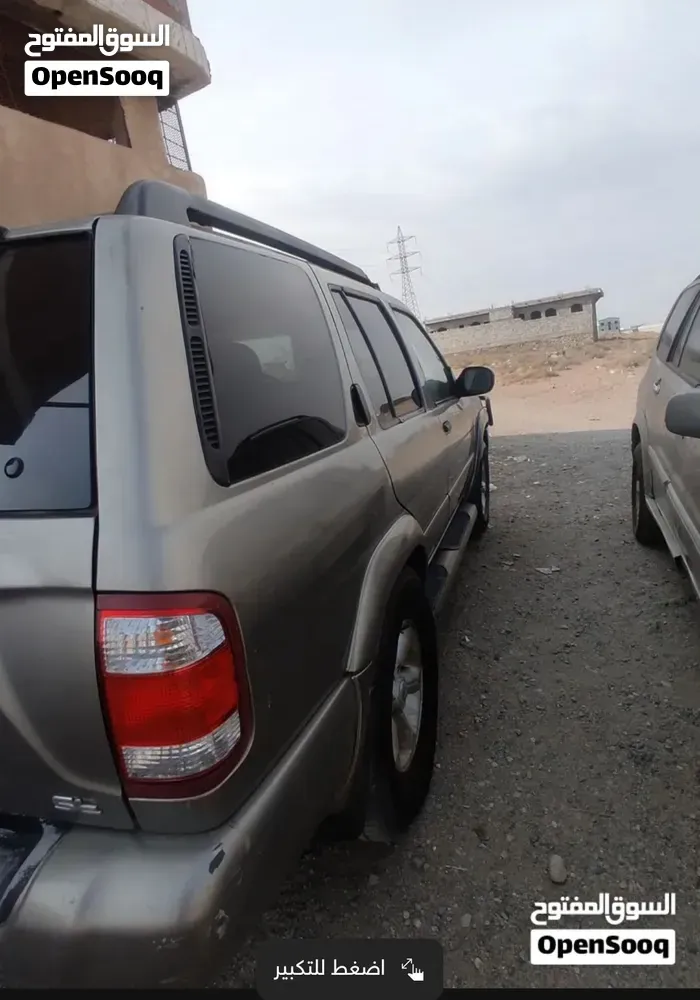 Nissan Pathfinder 2003 photo 2