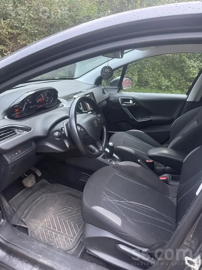 Peugeot 208 2012 photo 4