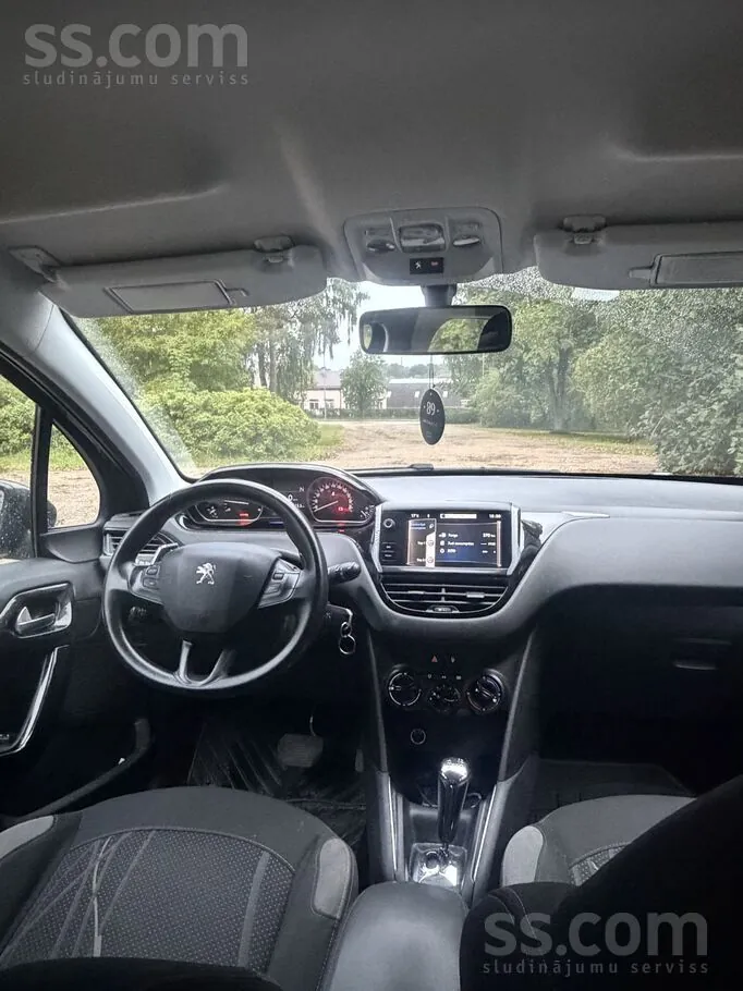 Peugeot 208 2012 photo 2