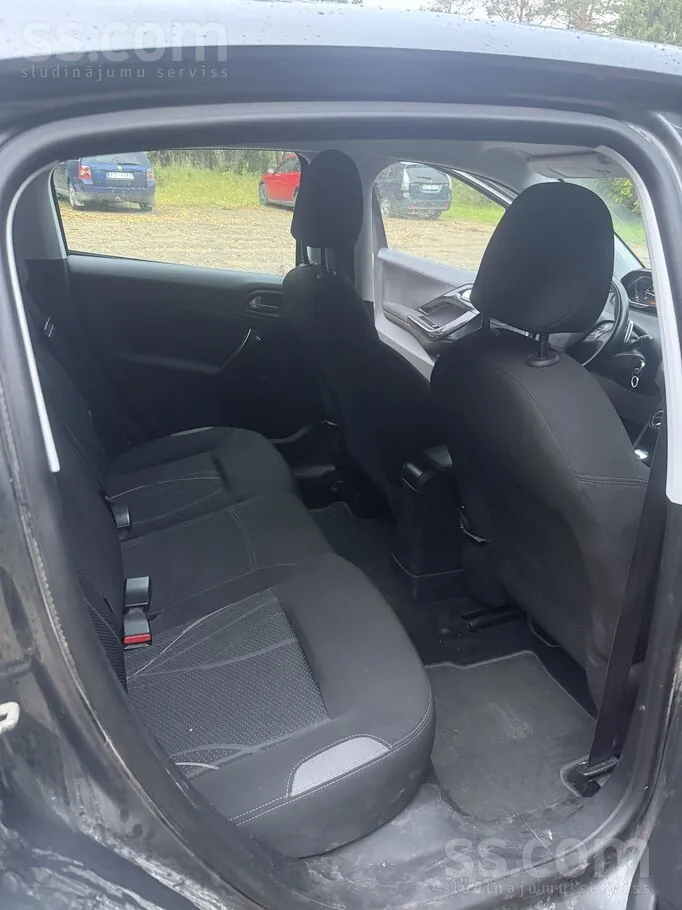 Peugeot 208 2012 photo 5