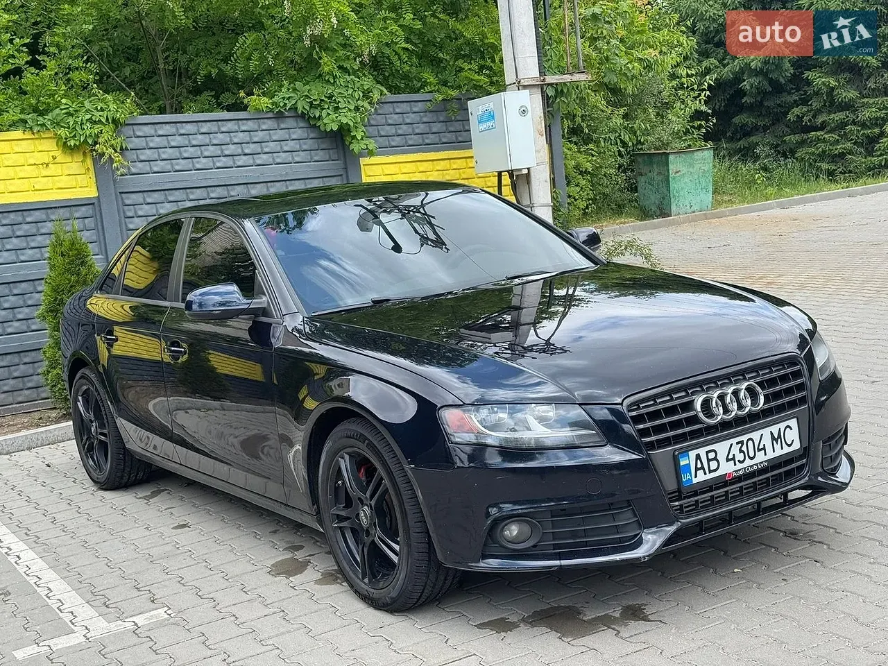 Audi A4 2011 photo 2