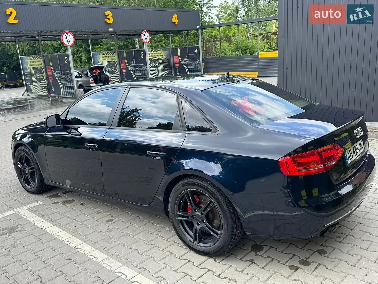 Audi A4 2011 photo 4