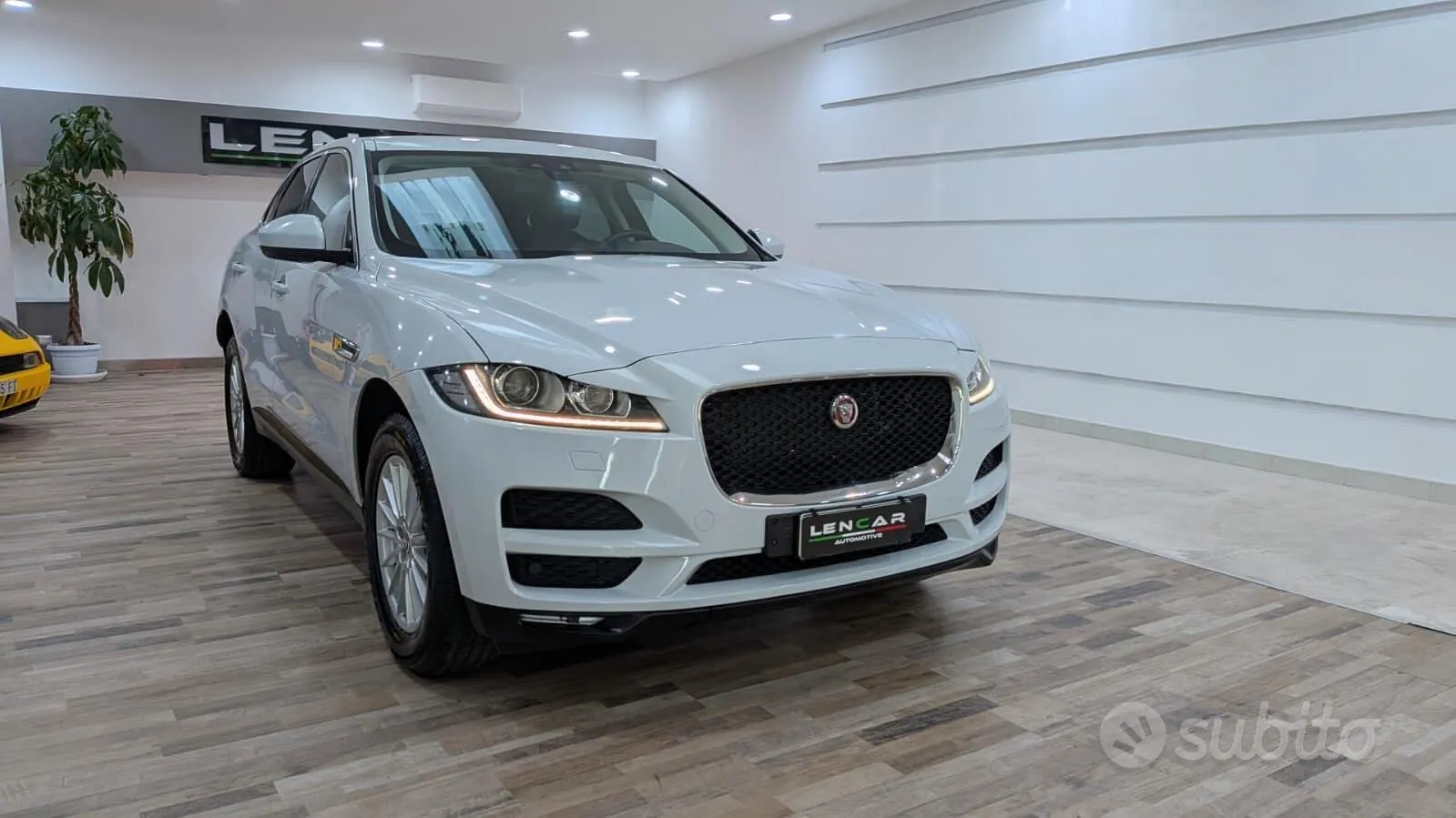 Jaguar F-Pace 2018 photo 3