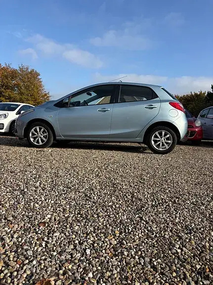 Mazda 2 2008 photo 3