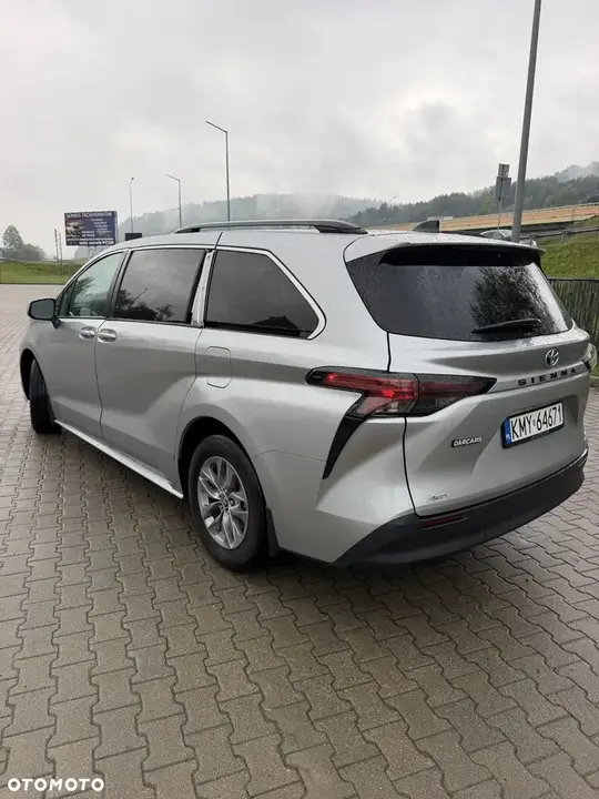 Toyota Sienna 2023 photo 3