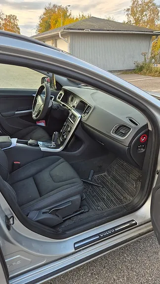 Volvo V60 2011 photo 2