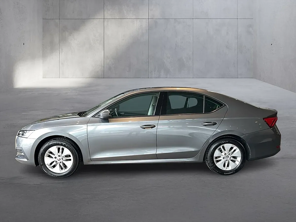 Skoda Octavia 2023 photo 2